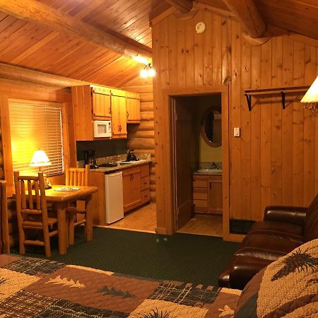 ホテルSomers Bay Log Cabin Lodging エクステリア 写真