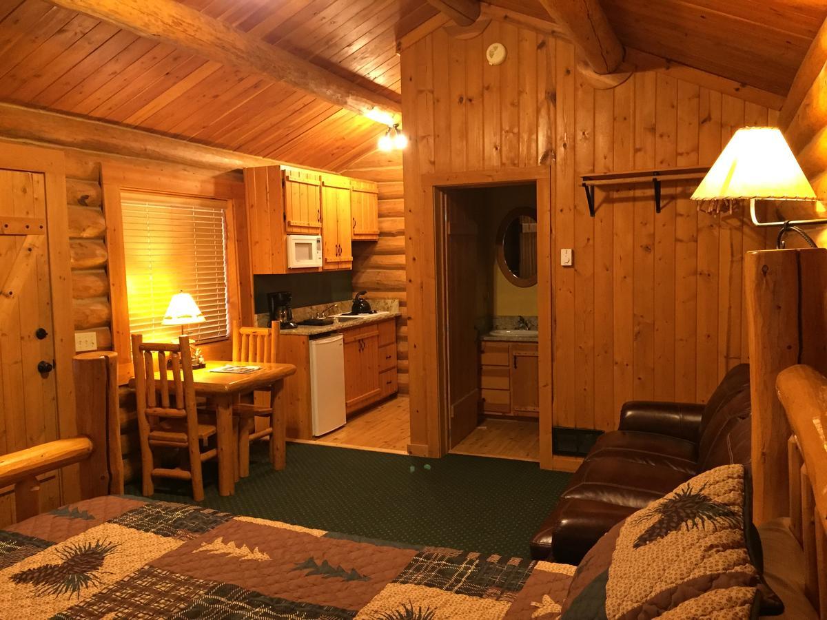 ホテルSomers Bay Log Cabin Lodging エクステリア 写真