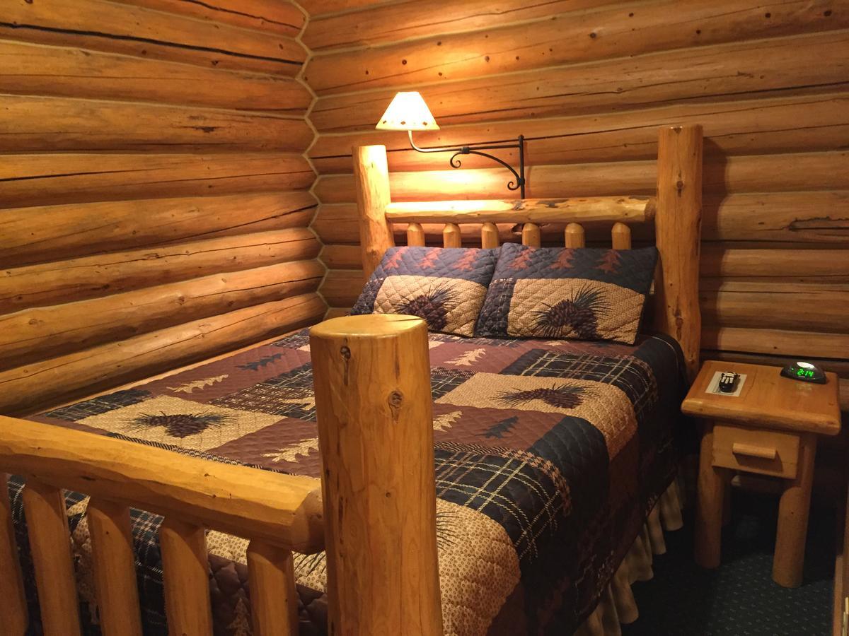 ホテルSomers Bay Log Cabin Lodging エクステリア 写真