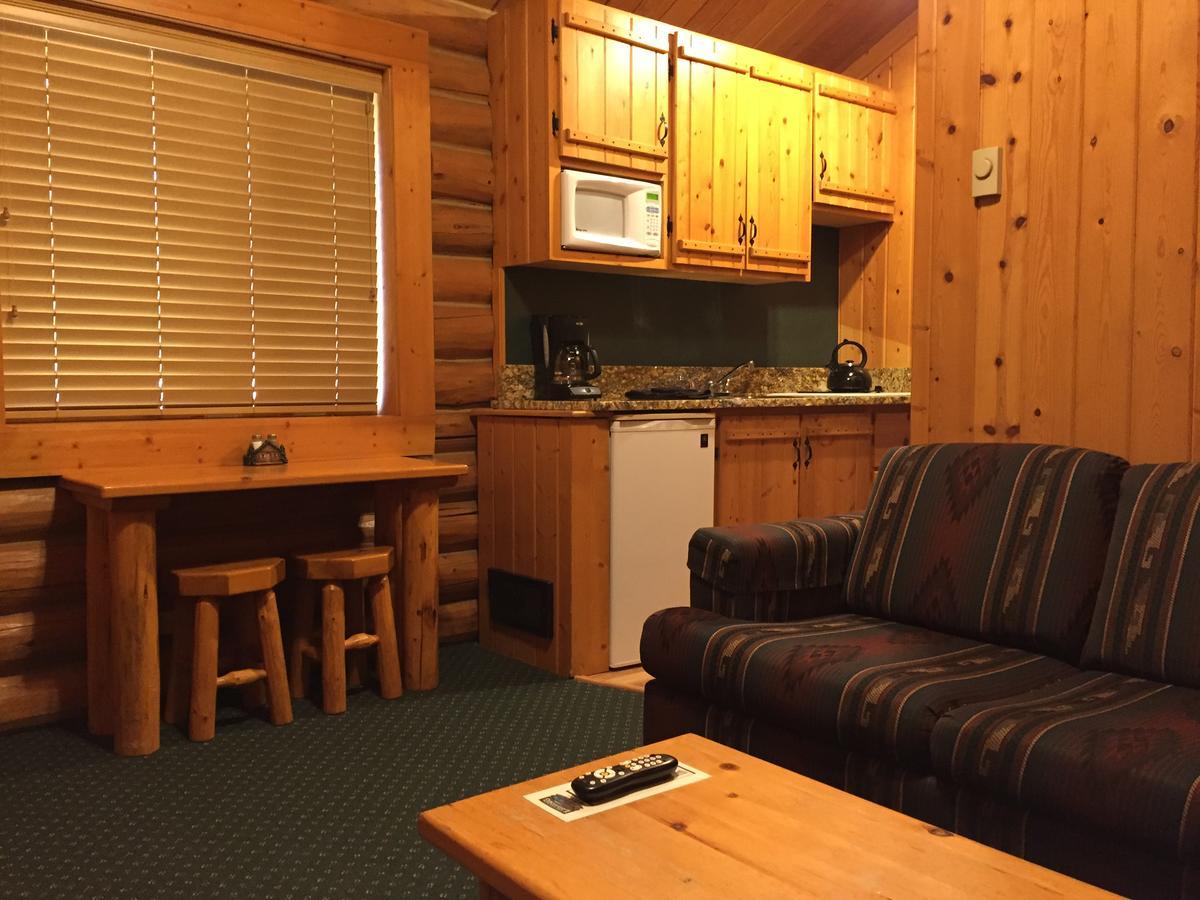 ホテルSomers Bay Log Cabin Lodging エクステリア 写真