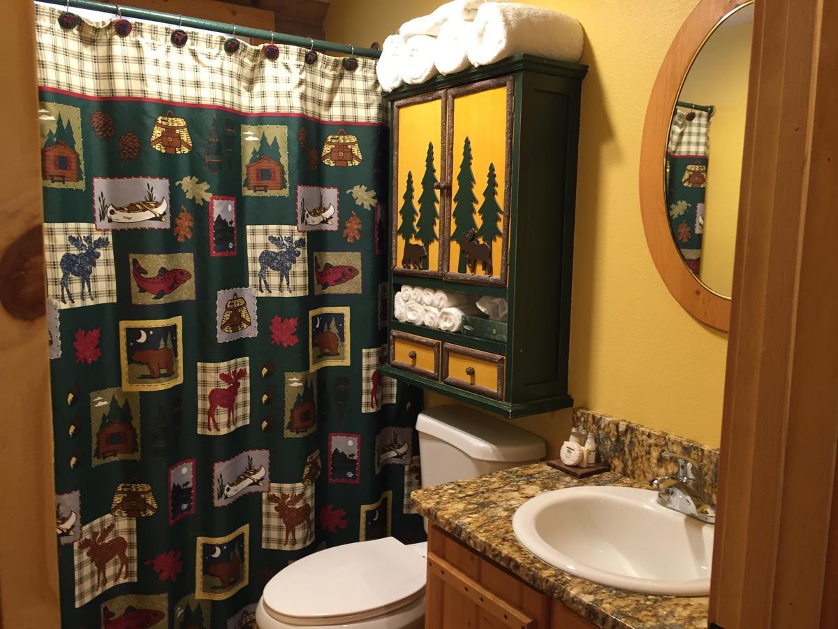 ホテルSomers Bay Log Cabin Lodging エクステリア 写真
